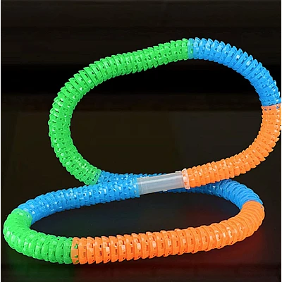 Set Masinuta Cu Pista Luminoasa 243 Piese Q Wj668 Set Masinuta Cu Pista Luminoasa 243 Piese Q Wj668