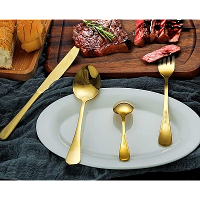 Set de tacamuri din otel inoxidabil cu suport agatat aurii 24 piese Set de tacamuri din otel inoxidabil cu suport agatat aurii 24 piese