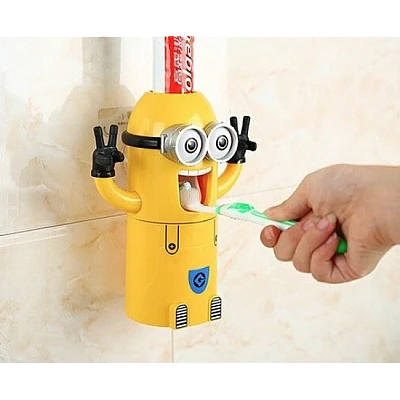 Dozator Minion pasta de dinti si suport periute Dozator Minion pasta de dinti si suport periute
