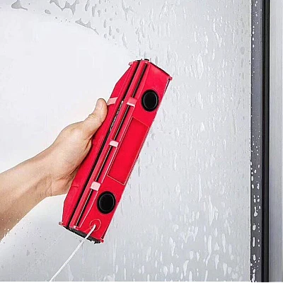 Dispozitiv magnetic special pentru curatatea geamurilor ROSU Dispozitiv magnetic special pentru curatatea geamurilor ROSU