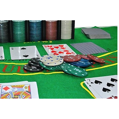 Set Joc de Poker cu 200 Jetoane si Cutie Metalica + Accesorii Complete Set Joc de Poker cu 200 Jetoane si Cutie Metalica + Accesorii Complete