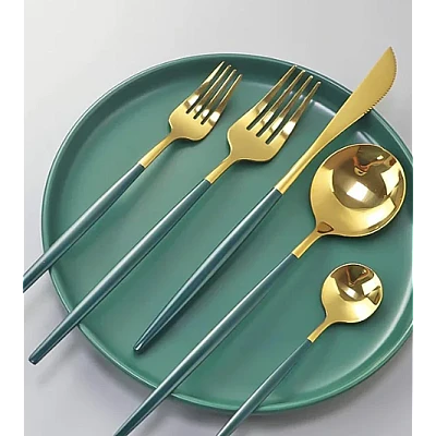 Set de 24 tacamuri elegante si rafinate cu un finisaj luxos VERDE cu AURIU Set de 24 tacamuri elegante si rafinate cu un finisaj luxos VERDE cu AURIU