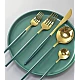 Set de 24 tacamuri elegante si rafinate cu un finisaj luxos VERDE cu AURIU Set de 24 tacamuri elegante si rafinate cu un finisaj luxos VERDE cu AURIU