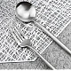 Set de 24 tacamuri elegante si rafinate cu un finisaj luxos ARGINTII Set de 24 tacamuri elegante si rafinate cu un finisaj luxos ARGINTII