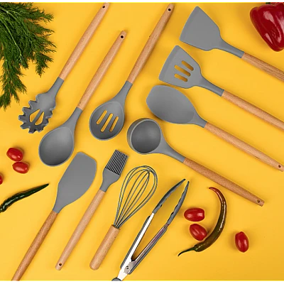 Set de 19 piese ustensile de bucatarie cu tocator si suport depozitare inclus GRI Set de 19 piese ustensile de bucatarie cu tocator si suport depozitare inclus GRI