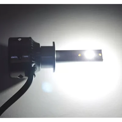 Set 2 becuri auto D8 H7 200W 30000 lumeni canbus Set 2 becuri auto D8 H7 200W 30000 lumeni canbus