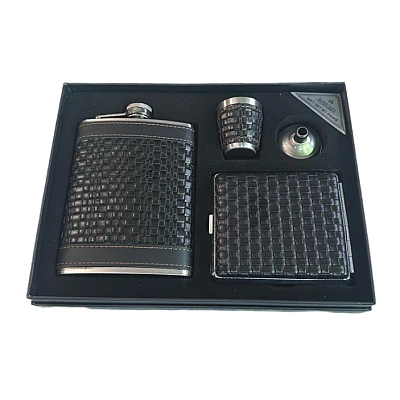 Set cadou format din 4 piese plosca palnie pahar tip shot si tabachera NEGRU CU MODEL Set cadou format din 4 piese plosca palnie pahar tip shot si tabachera NEGRU CU MODEL