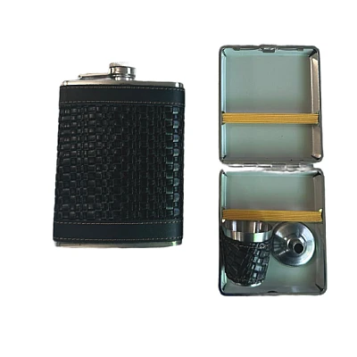 Set cadou format din 4 piese plosca palnie pahar tip shot si tabachera NEGRU CU MODEL Set cadou format din 4 piese plosca palnie pahar tip shot si tabachera NEGRU CU MODEL