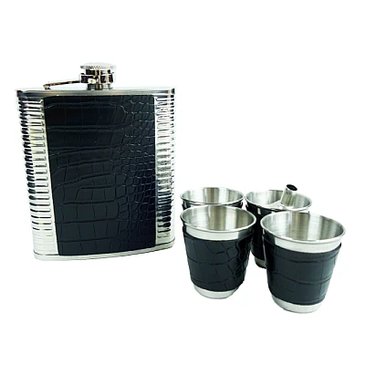 Set Cadou Plosca cu 4 Pahare si palnie model piele sarpe NEGRU Set Cadou Plosca cu 4 Pahare si palnie model piele sarpe NEGRU