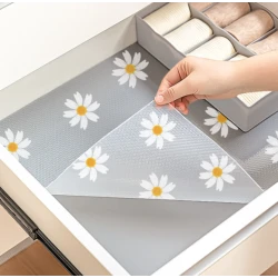 Folie de protectie pentru rafturi 45 x 300cm cu floricele albe Folie de protectie pentru rafturi 45 x 300cm cu floricele albe