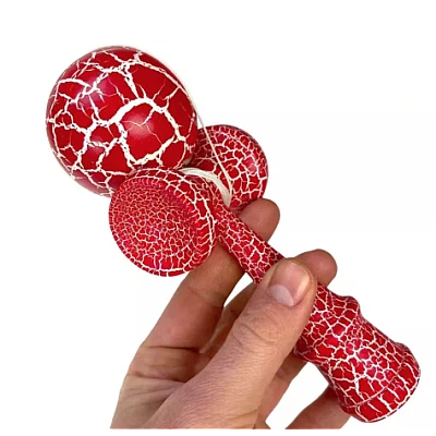 Kendama profesionala din lemn 18 cm model clasic cu design crapat culoare Rosu/Alb Kendama profesionala din lemn 18 cm model clasic cu design crapat culoare Rosu/Alb