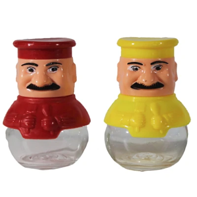 Set 2 solnite pentru sare si piper in forma de bucatar Set 2 solnite pentru sare si piper in forma de bucatar