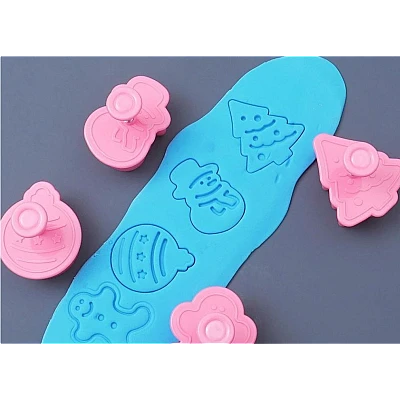 Set 4 forme pentru biscuiti model CRACIUN Set 4 forme pentru biscuiti model CRACIUN