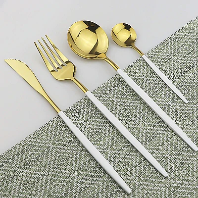 Set de 24 piese tacamuri in stil portughez- culoare Alb si auriu Set de 24 piese tacamuri in stil portughez- culoare Alb si auriu