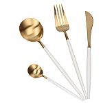 Set de 4 piese tacamuri in stil portughez- culoare alb mat si auriu 
