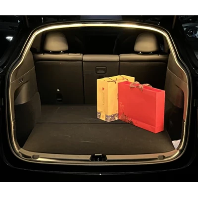 Banda LED portbagaj auto 5M cu senzor si alimentare la bricheta Iluminare Calda 12V