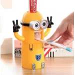 Dozator Minion pasta de dinti si periute