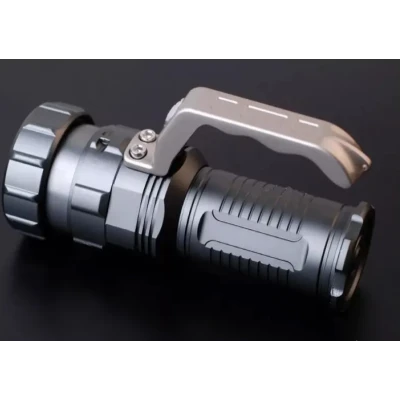 Lanterna Argintie cu MANER Max 800 Lumeni cu Zoom