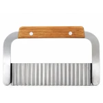 Cutit Modelator pentru Cascaval Metal si Lemn Ustensila pentru Feliere