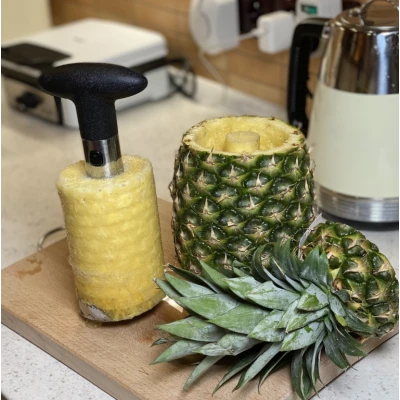 Aparat pentru decojit/feliat ananas