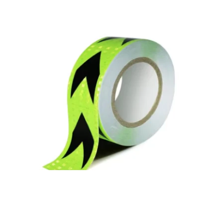 Banda reflectorizanta VERDE cu sageata NEAGRA tip fagure rola 25m x 5 cm