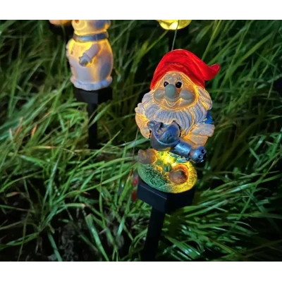 Decoratiune solara figurina pitic cu stropitoare pentru gradina