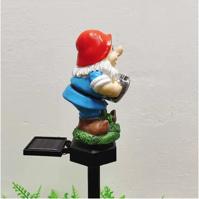 Decoratiune solara figurina pitic cu stropitoare pentru gradina