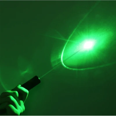 Laser Verde LED 303 Puternic cu RAZA 1KM 2 capete XL