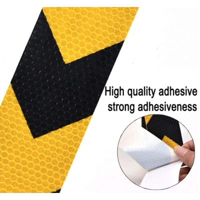 Rola banda reflectorizanta galbena cu sageata neagra 5cm x 50m