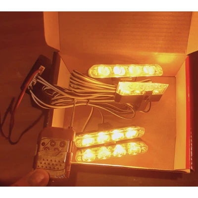 Set 4 stroboscoape cu 4 leduri lumina Galbena si Telecomanda