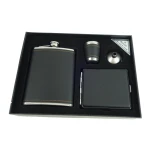 Set cadou format din 4 piese plosca palnie pahar tip shot si tabachera NEGRU SIMPLU