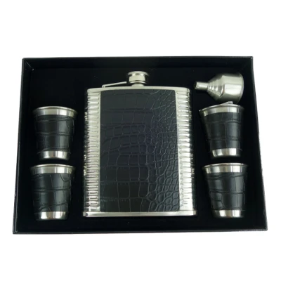 Set Cadou Plosca cu 4 Pahare si palnie model piele sarpe NEGRU