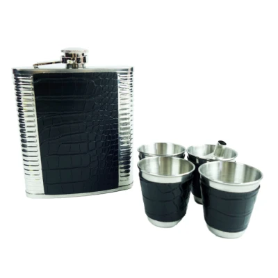 Set Cadou Plosca cu 4 Pahare si palnie model piele sarpe NEGRU
