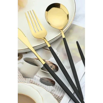Set de 24 tacamuri elegante si rafinate cu un finisaj luxos NEGRU cu AURIU