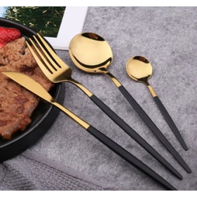 Set de 24 tacamuri elegante si rafinate cu un finisaj luxos NEGRU cu AURIU