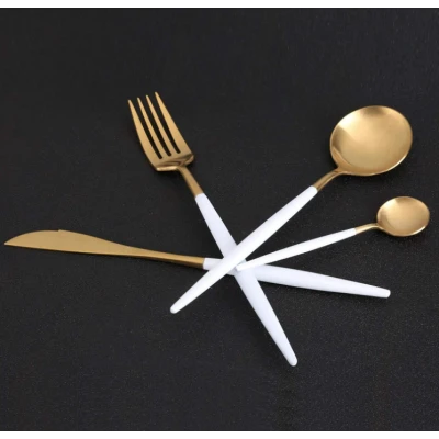 Set de 4 piese tacamuri in stil portughez- culoare alb mat si auriu