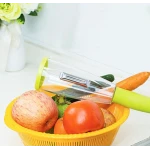 Ustensila pentru curatatul legumelor cu recipient pentru resturi